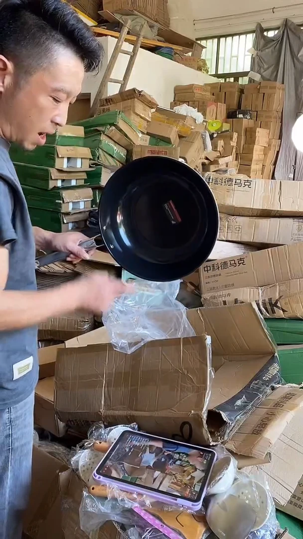 食品级塑料1德马克钛晶炒锅32有盖 锅边有瑕疵