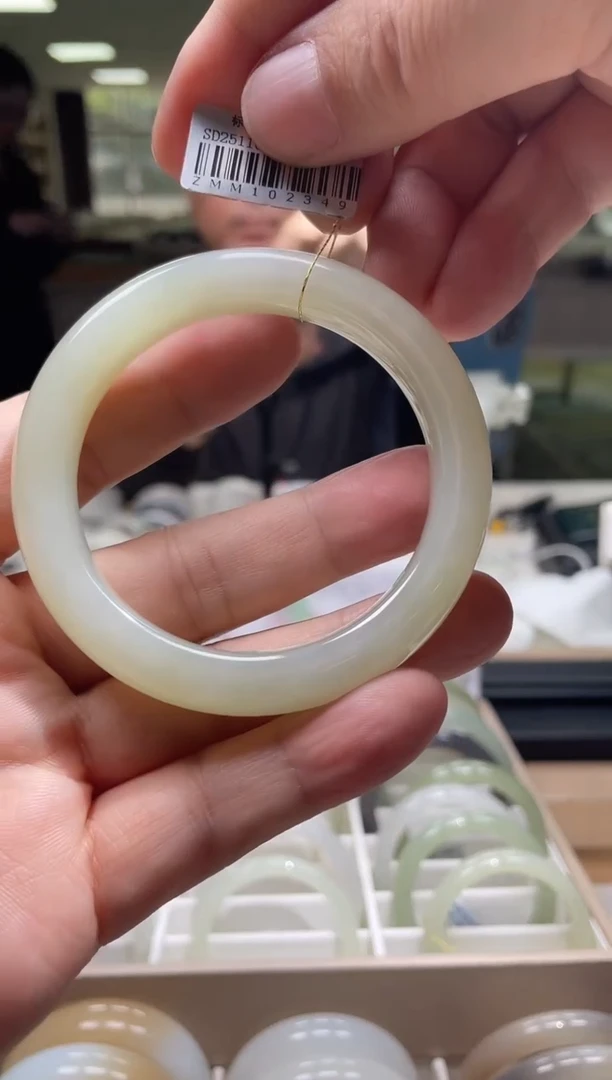 未镶嵌手镯和田玉58圈口 2349