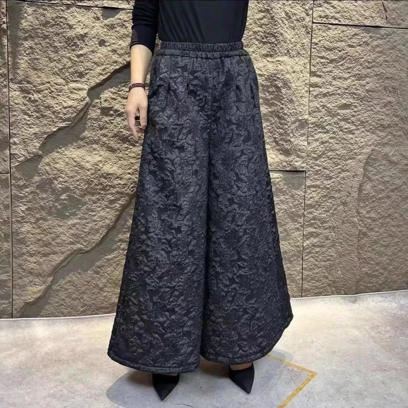 黑色立体浮雕阔腿裤