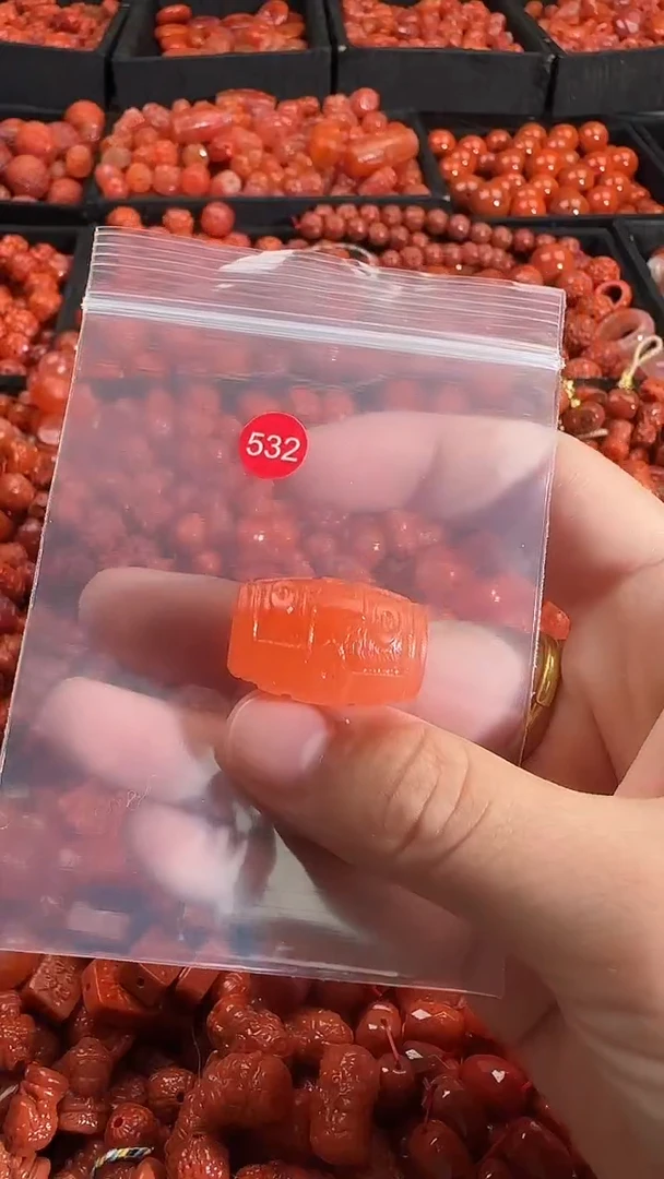 颈饰未镶嵌南红玛瑙1