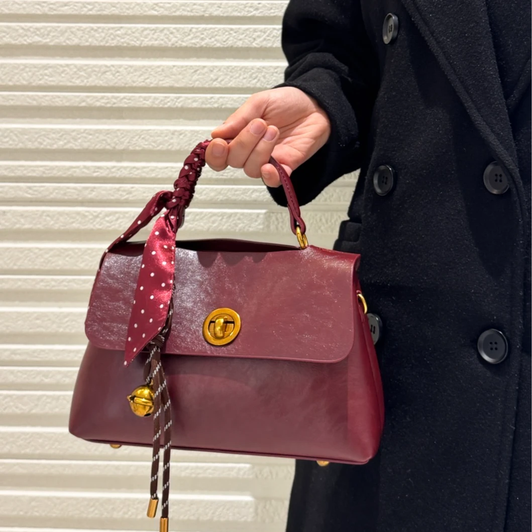 高级感复古红色邮差包女小众设计手提包新娘结婚包通勤百搭斜挎包