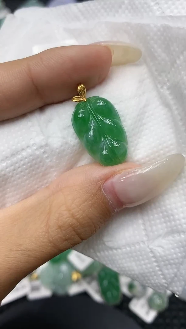 颈饰18K金镶嵌翡翠11111111111