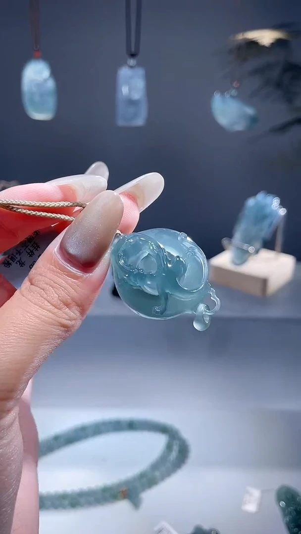 颈饰未镶嵌翡翠龙扣