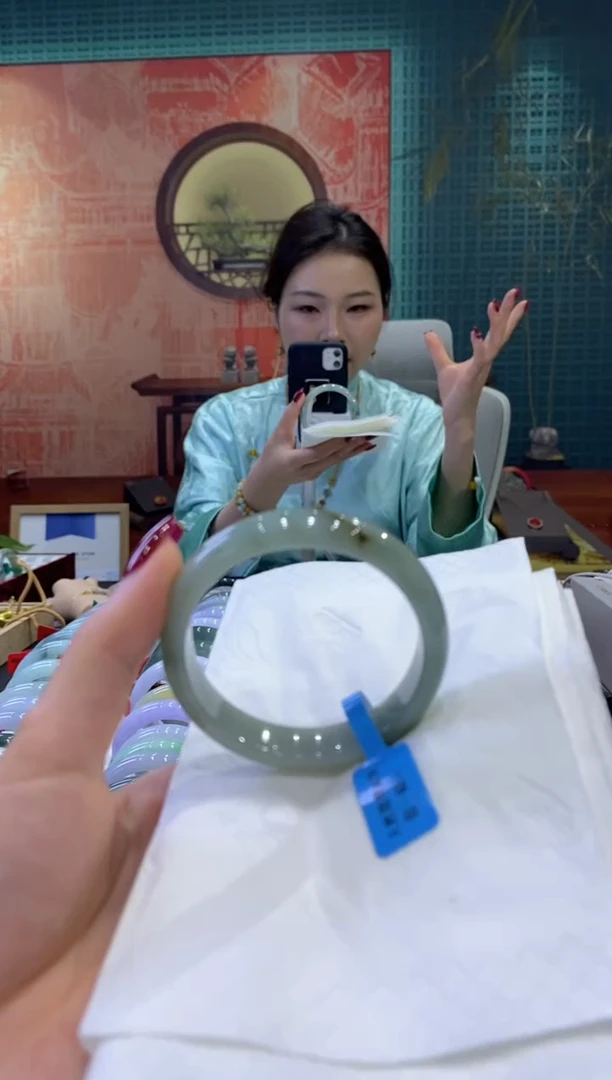 【闪购商品】翡翠手镯未镶嵌多人00250