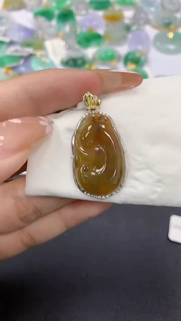 颈饰18K金镶嵌翡翠a货假一赔三支持复检百元上9元证书费自理