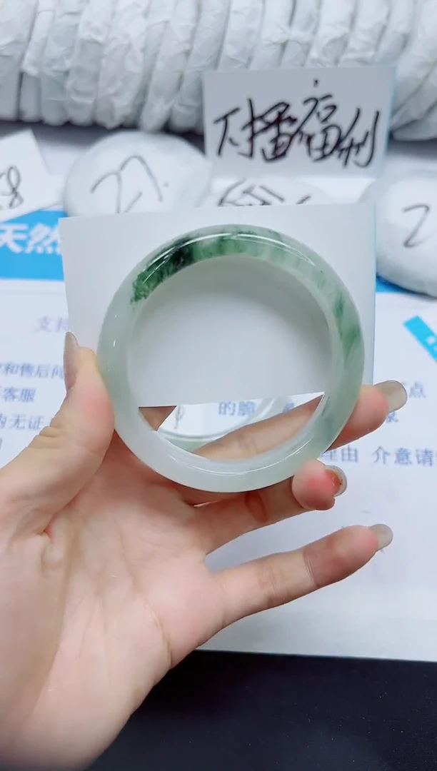 石英质玉手镯未镶嵌300/58.9