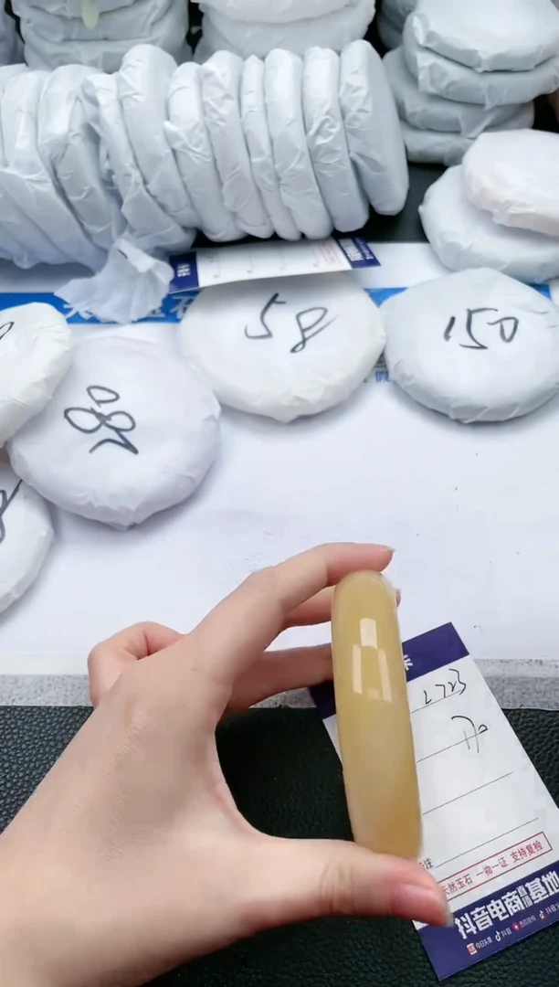 【闪购商品】石英质玉手镯未镶嵌L723