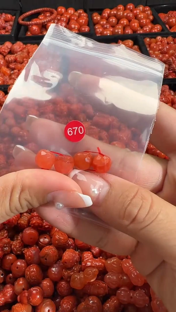 颈饰未镶嵌南红玛瑙1