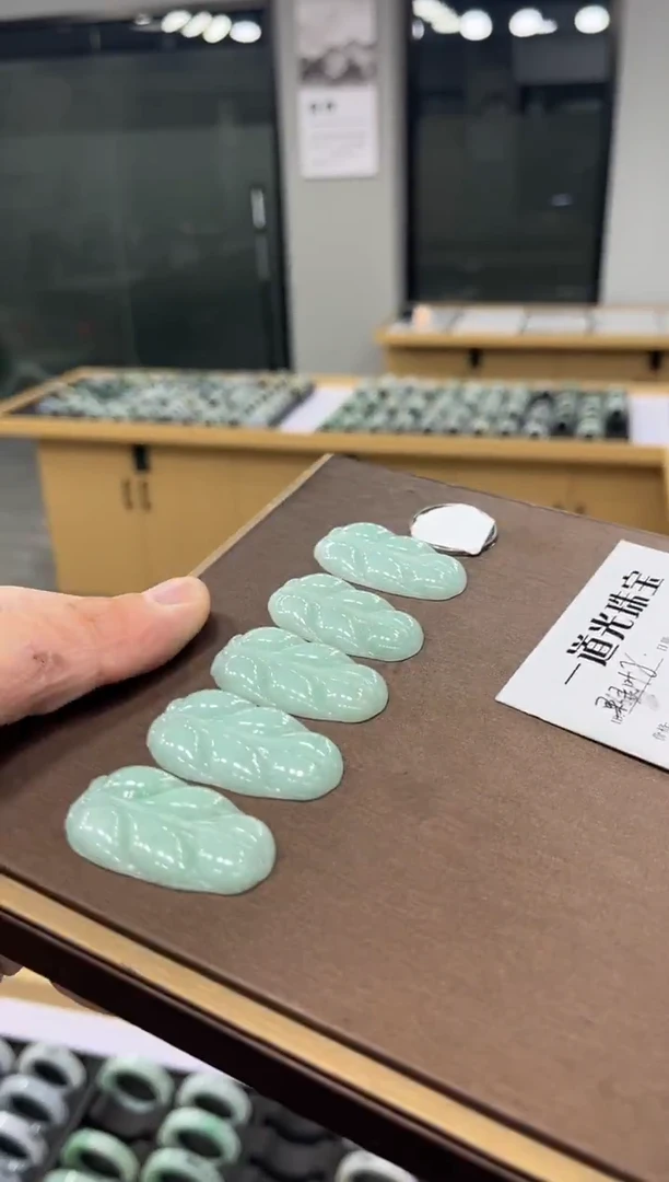 吊坠(不含链)未镶嵌翡翠叶子吊坠/多样性发其一