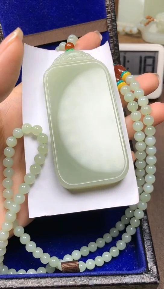 和田玉未镶嵌颈饰杨公馆