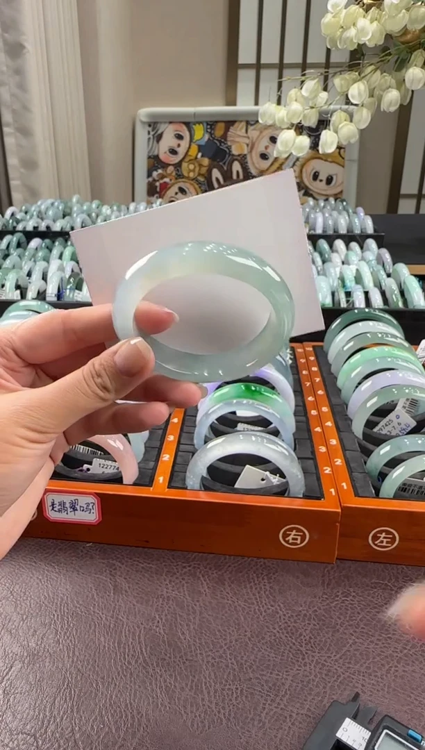 未镶嵌手镯（贵妃镯）翡翠12297115