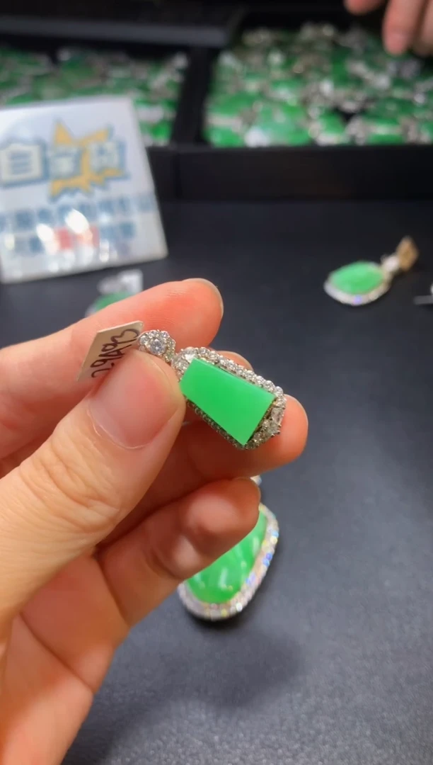 翡翠银S925镶嵌颈饰翡翠