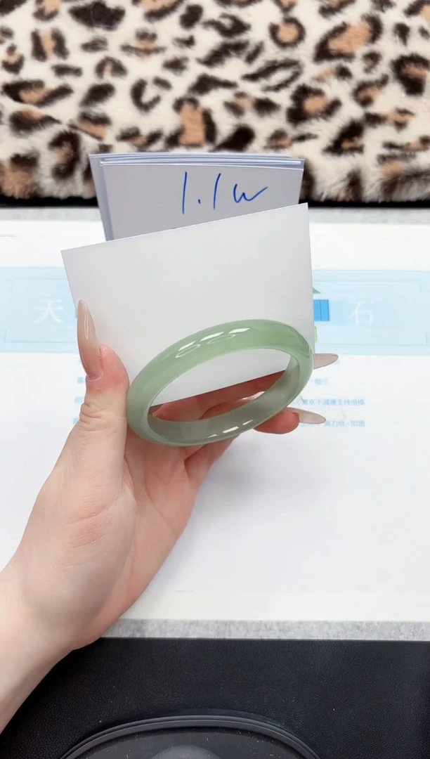 【闪购商品】石英质玉手镯未镶嵌124-58