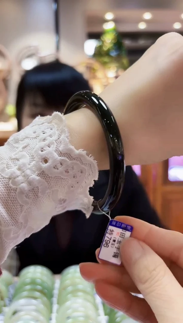 颈饰未镶嵌和田玉手镯62.6