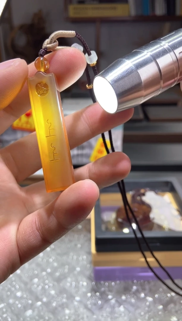 琥珀颈饰未镶嵌上上签