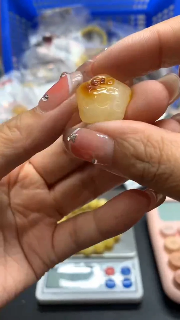 未镶嵌琥珀珠宝奇石2635
