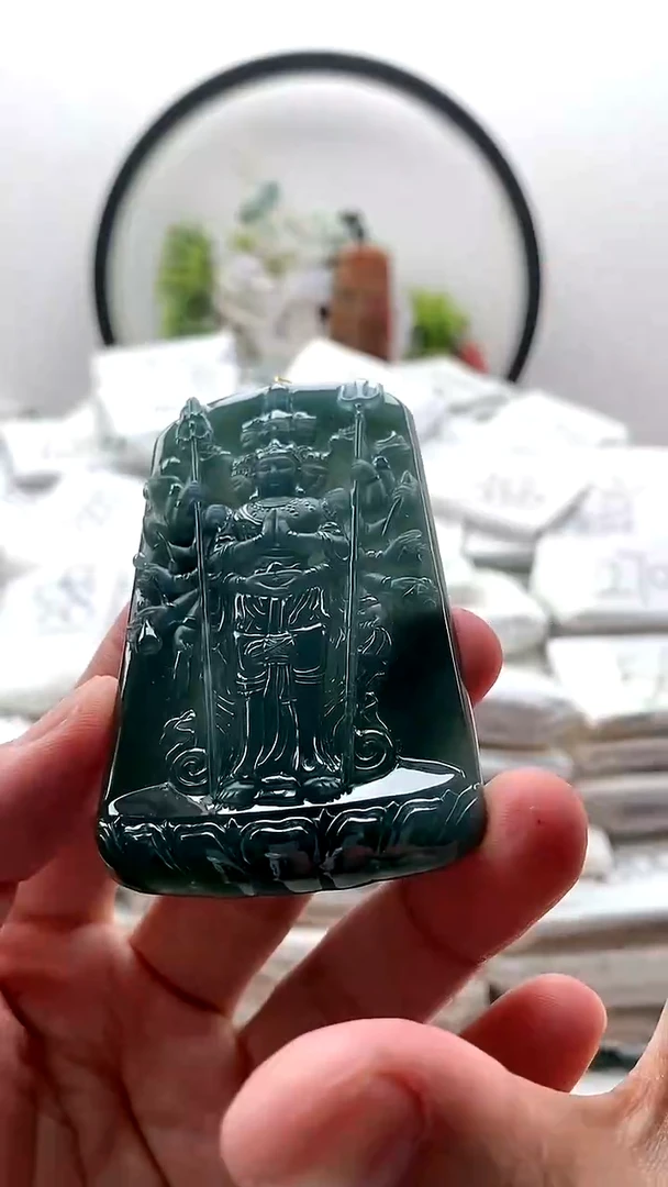 翡翠未镶嵌颈饰千手观音