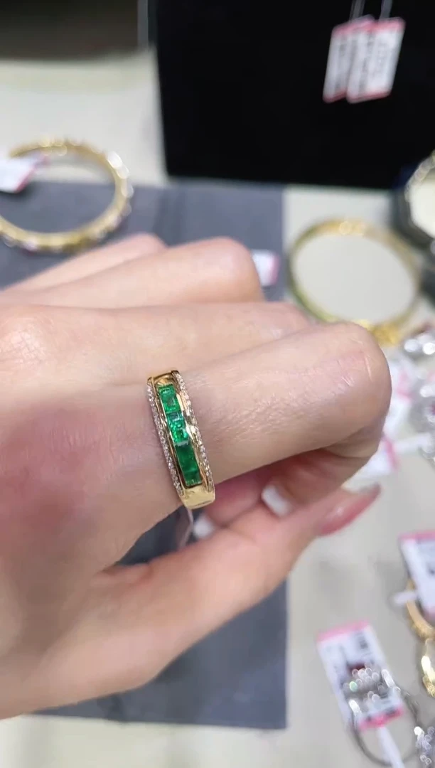 【闪购商品】祖母绿戒指18K金镶嵌·