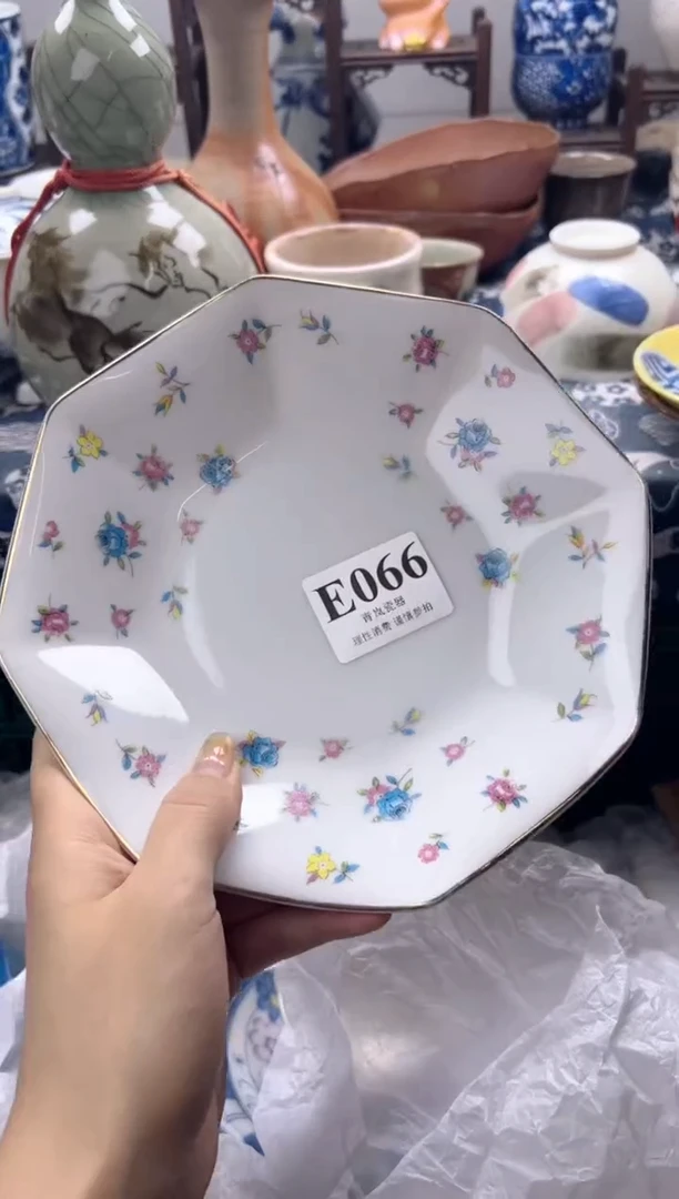 瓷片红*?   E066