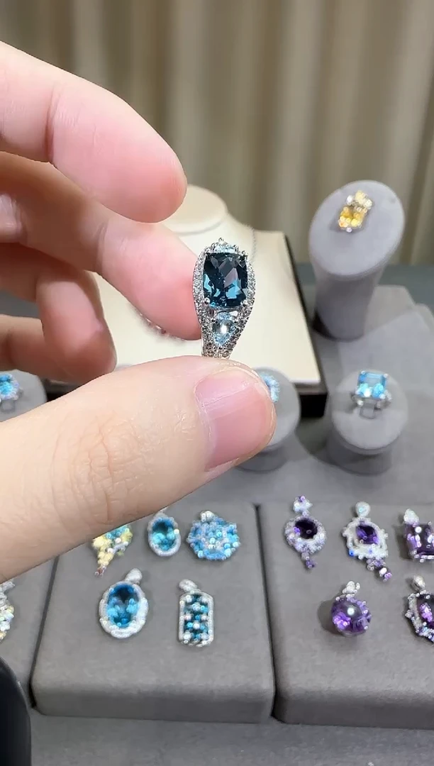 银S925镶嵌戒指托帕石10*8mm伦敦蓝恶魔之眼设计款