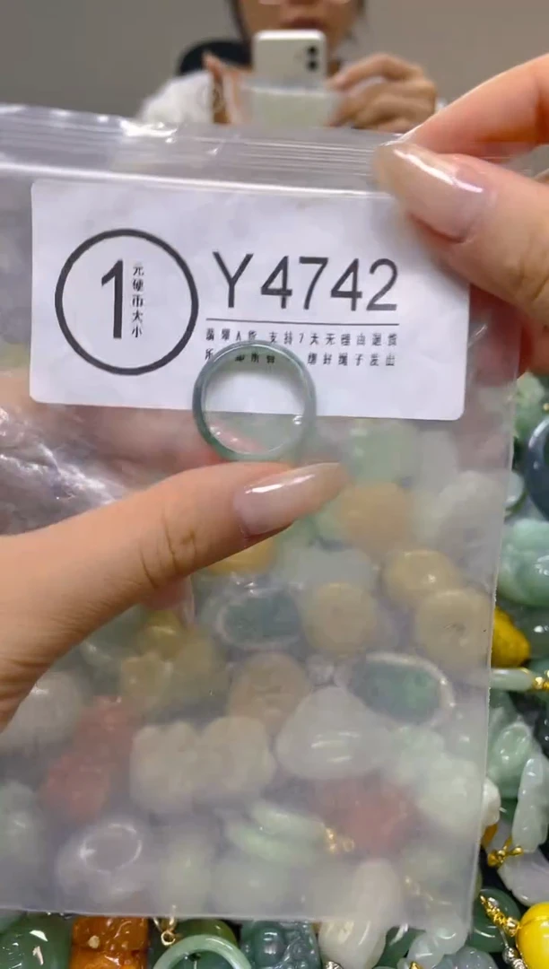 颈饰未镶嵌翡翠18.8MM/Y/翡翠A货，一件也是批发价