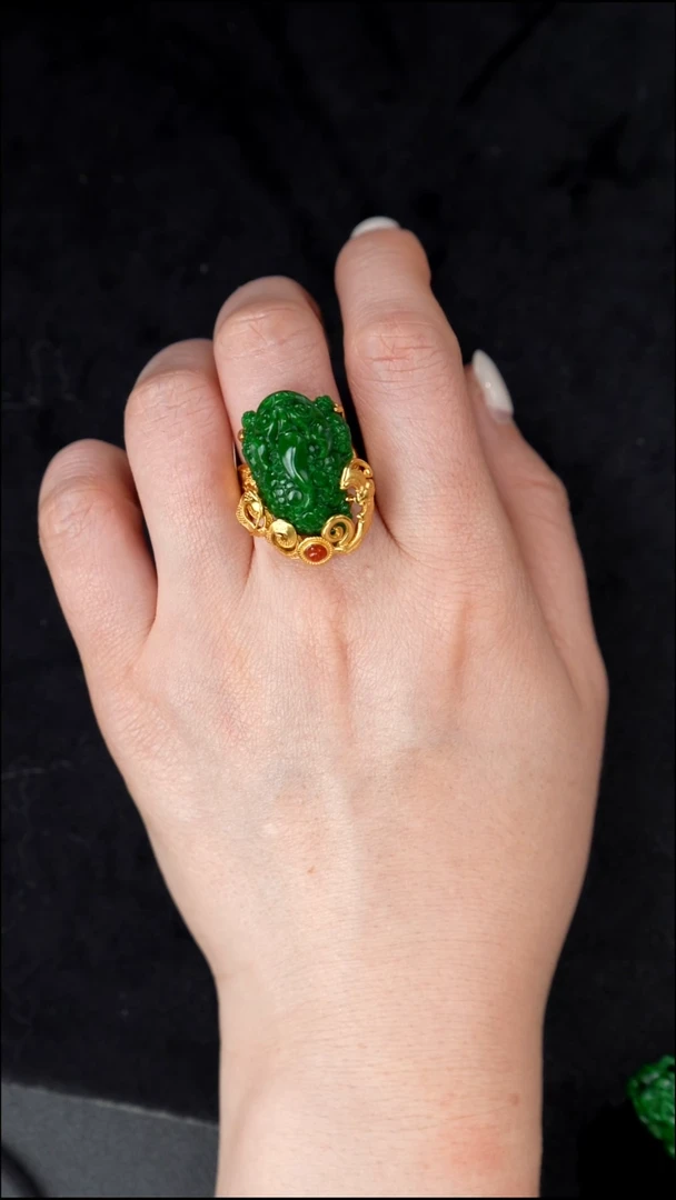 颈饰未镶嵌翡翠戒指31