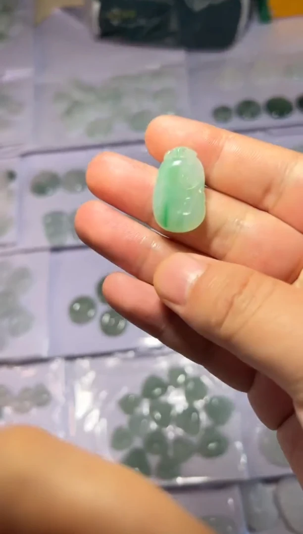 未镶嵌定制翡翠如意