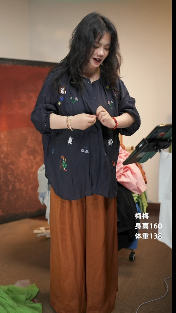 棉苎麻刺绣藏青色小衫