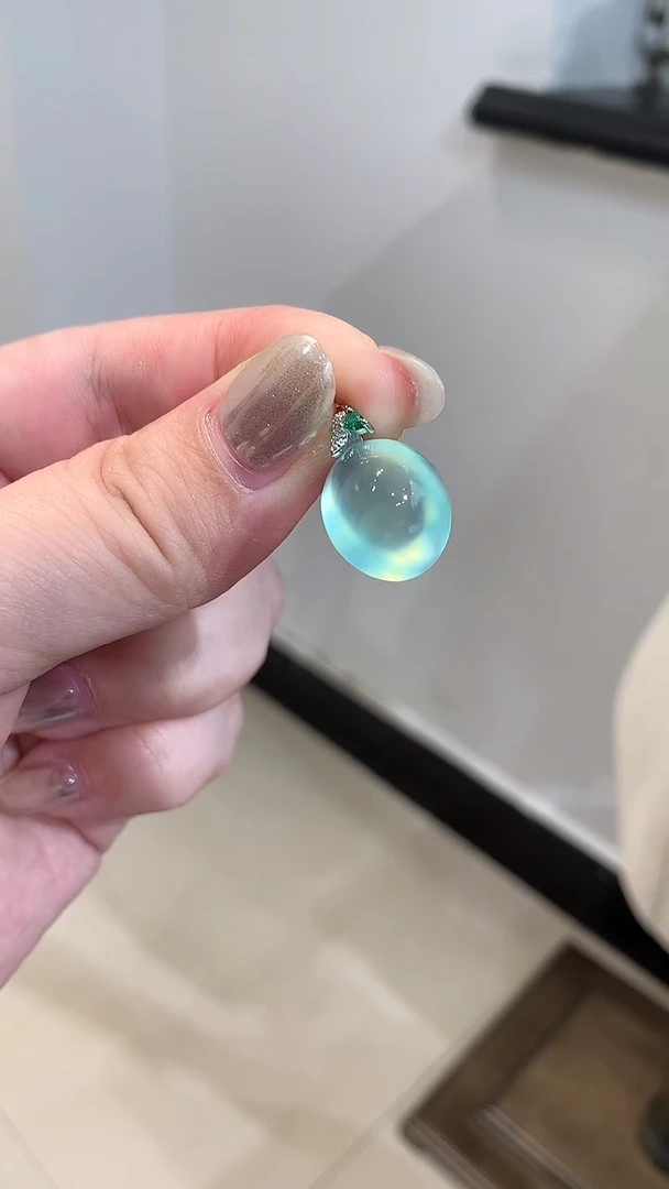 未镶嵌蛇纹石玉吊坠(不含链)水滴