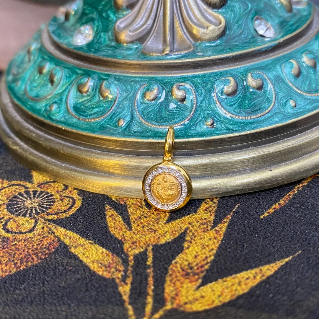 【绿度母】18k金 双面工艺 绿度母K金吊坠，轻奢复古女王古风镶嵌