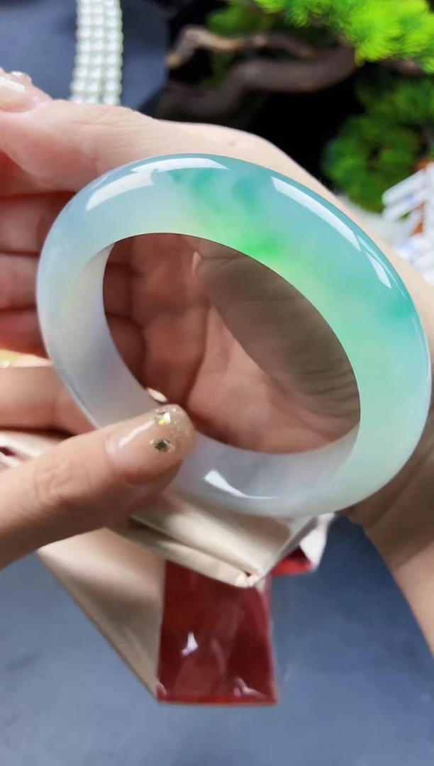 未镶嵌手镯翡翠A6,全款18W，定金2W