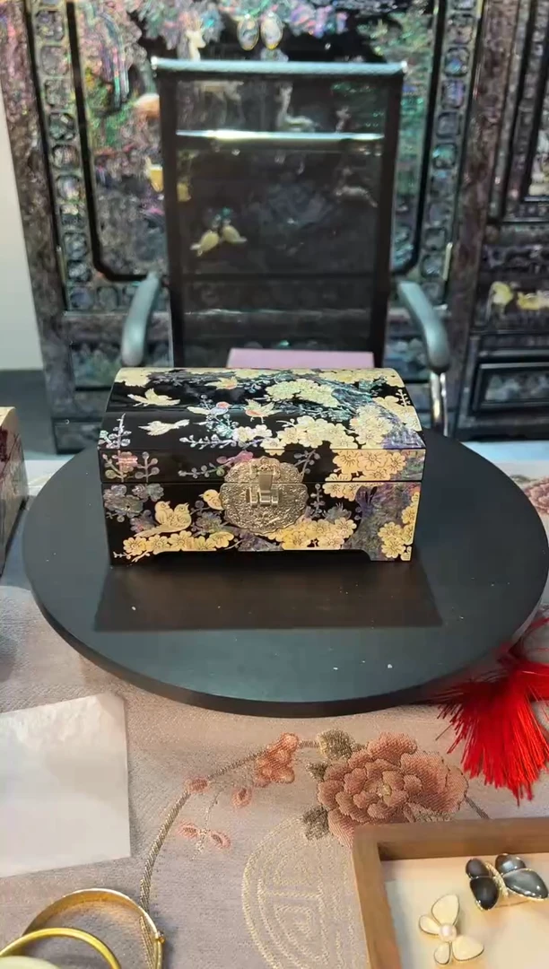 鱼锁满贝底·弘贝雅螺钿漆器文化馆