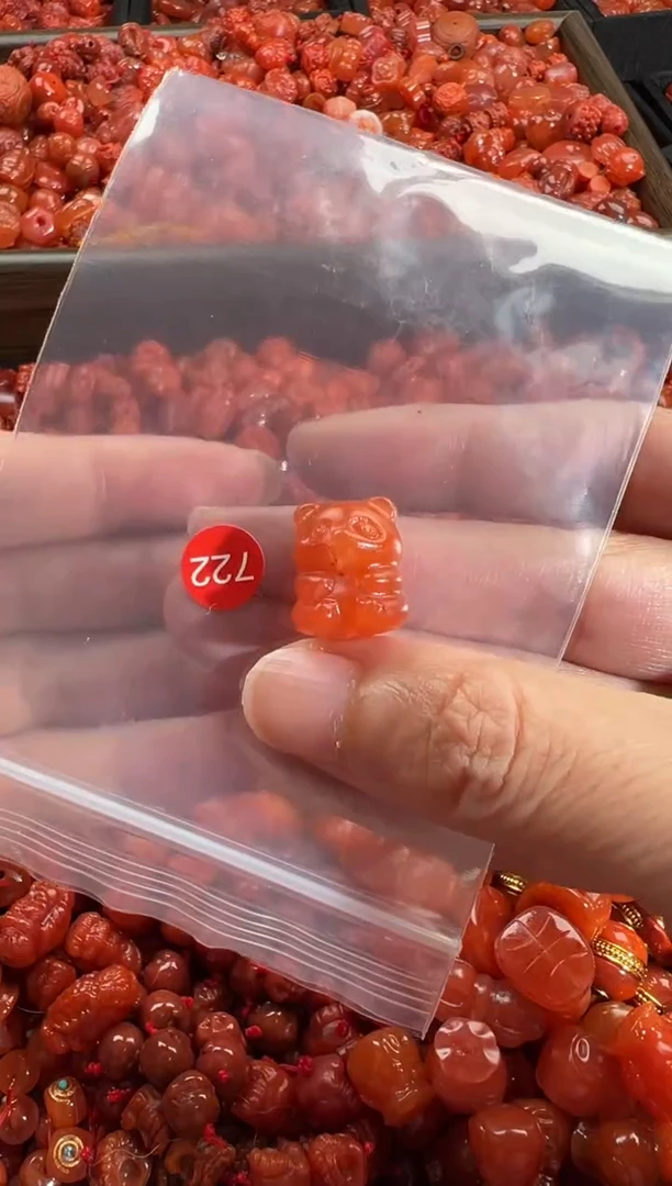 南红玛瑙未镶嵌颈饰1