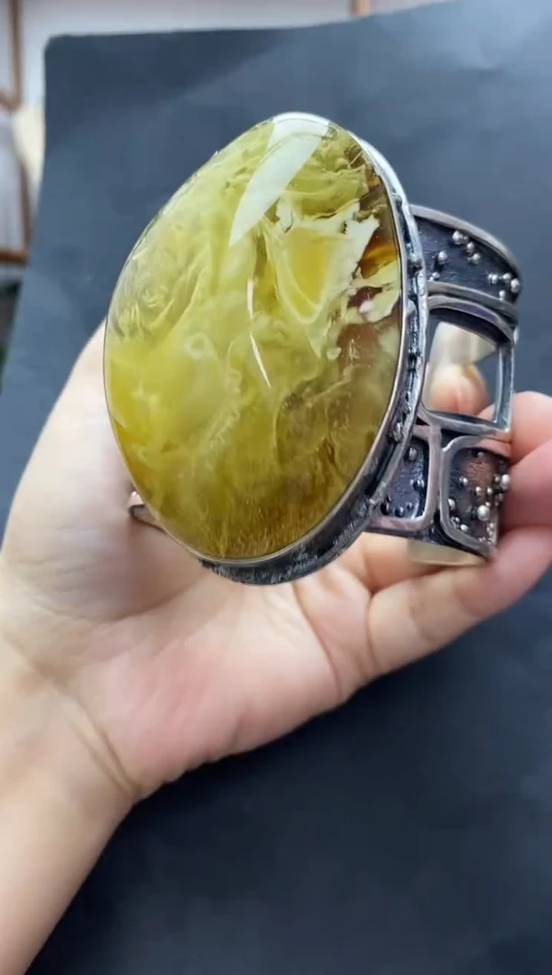 裸石琥珀未镶嵌手镯