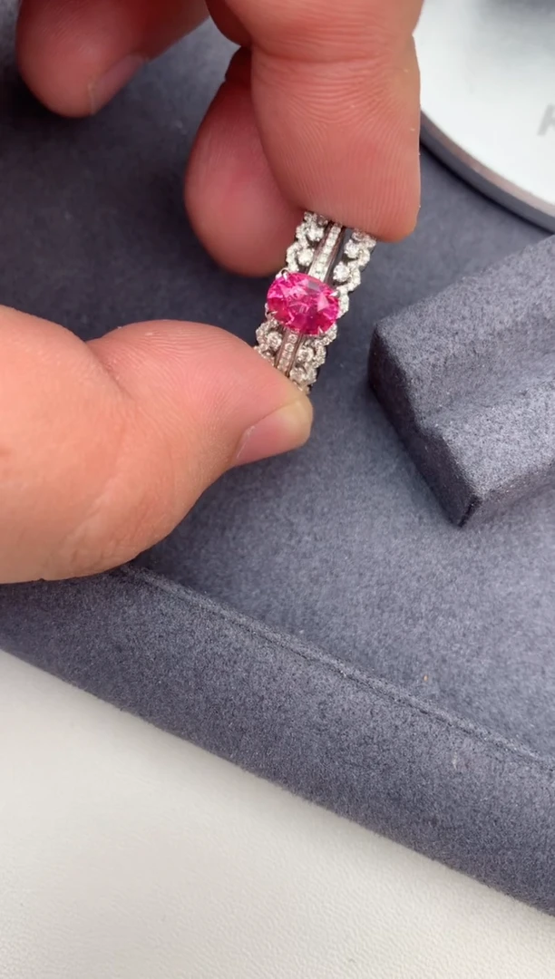 【闪购商品】尖晶石戒指18K金镶嵌1.1ct尖晶石