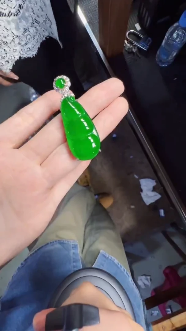 未镶嵌定制翡翠翡翠A货有轻微色差属于正常现象，豆子多样性发货1