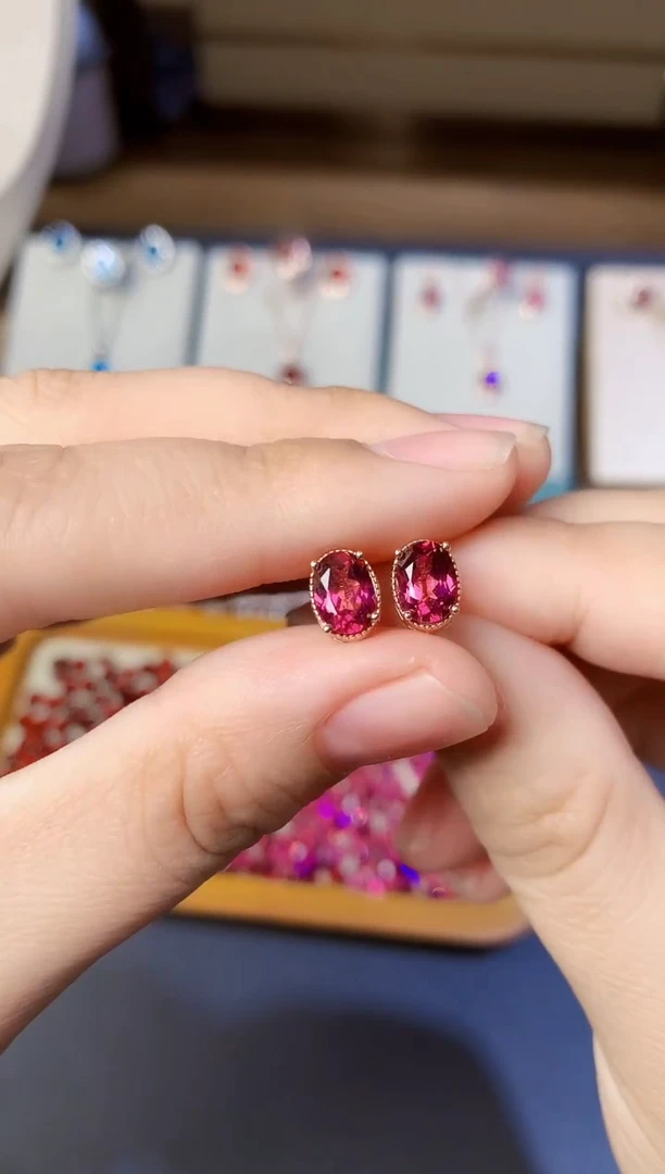 银S925镶嵌耳钉石榴石天然镁铝