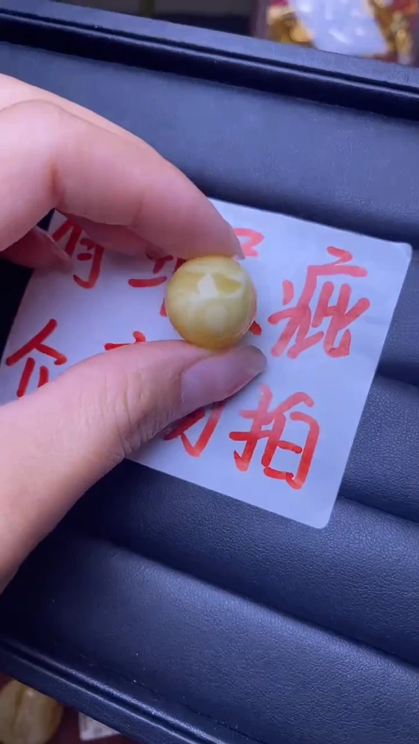 未镶嵌琥珀裸石葵. 56