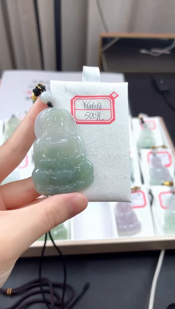 翡翠未镶嵌颈饰YG612冰带色观音
