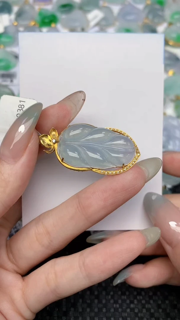 翡翠18K金镶嵌颈饰天然翡翠a货