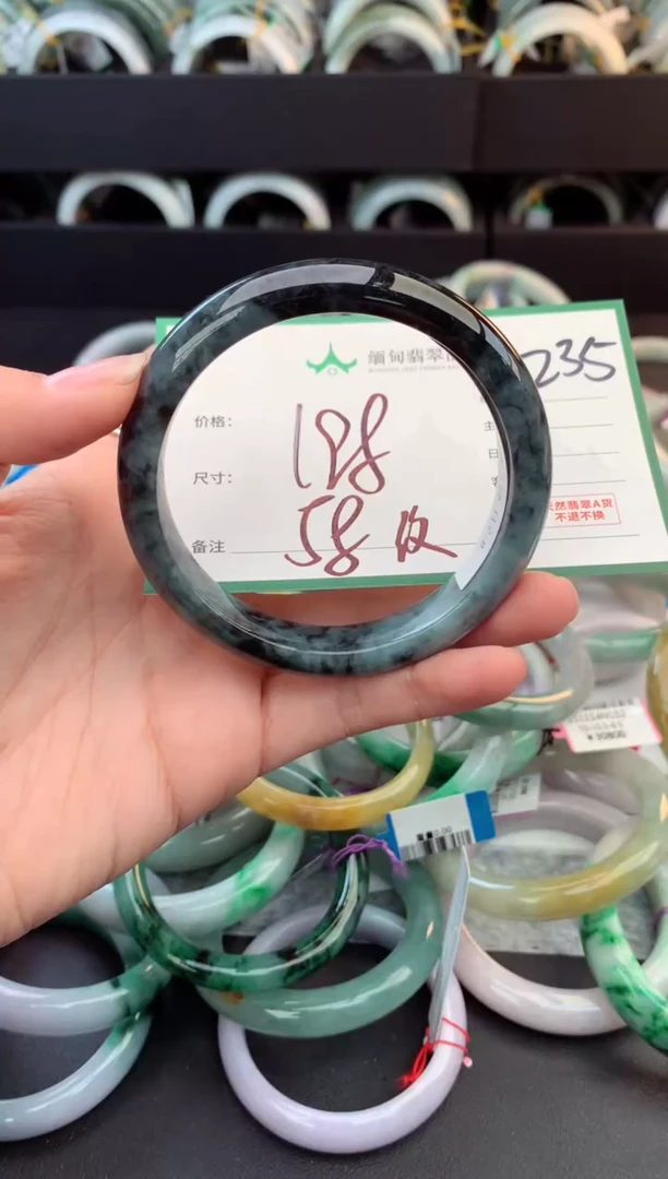 未镶嵌定制翡翠毛货需精细抛光+多人