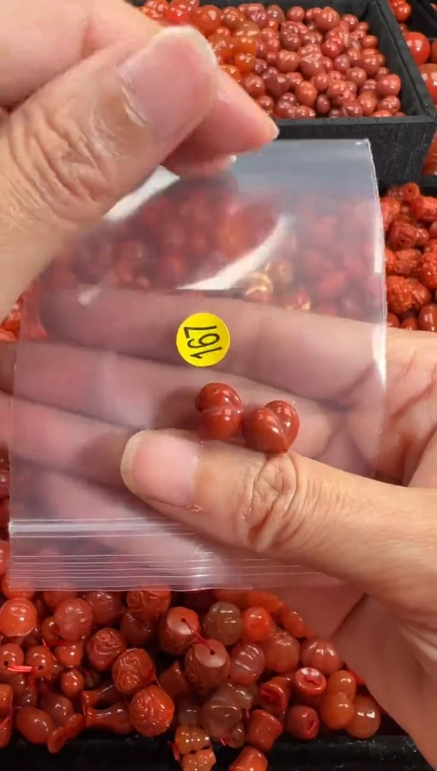 南红玛瑙未镶嵌颈饰1