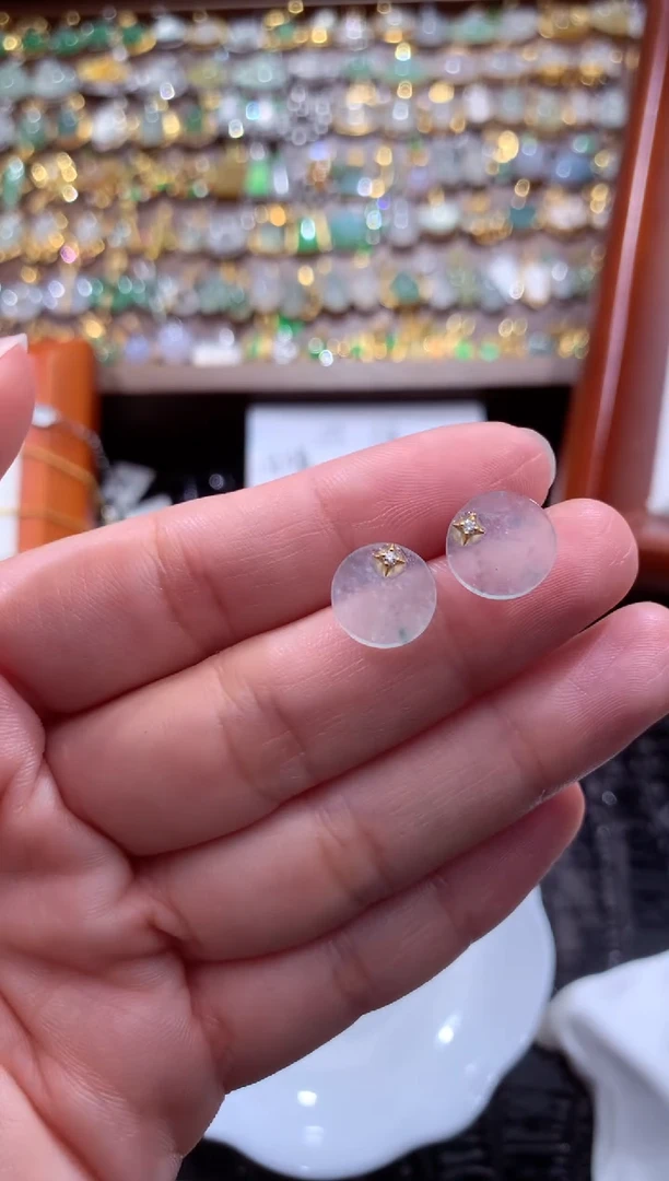 颈饰18K金镶嵌翡翠翡翠