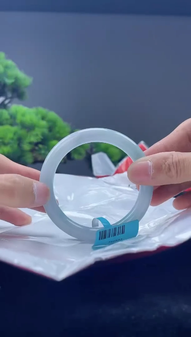 翡翠手镯未镶嵌手镯38