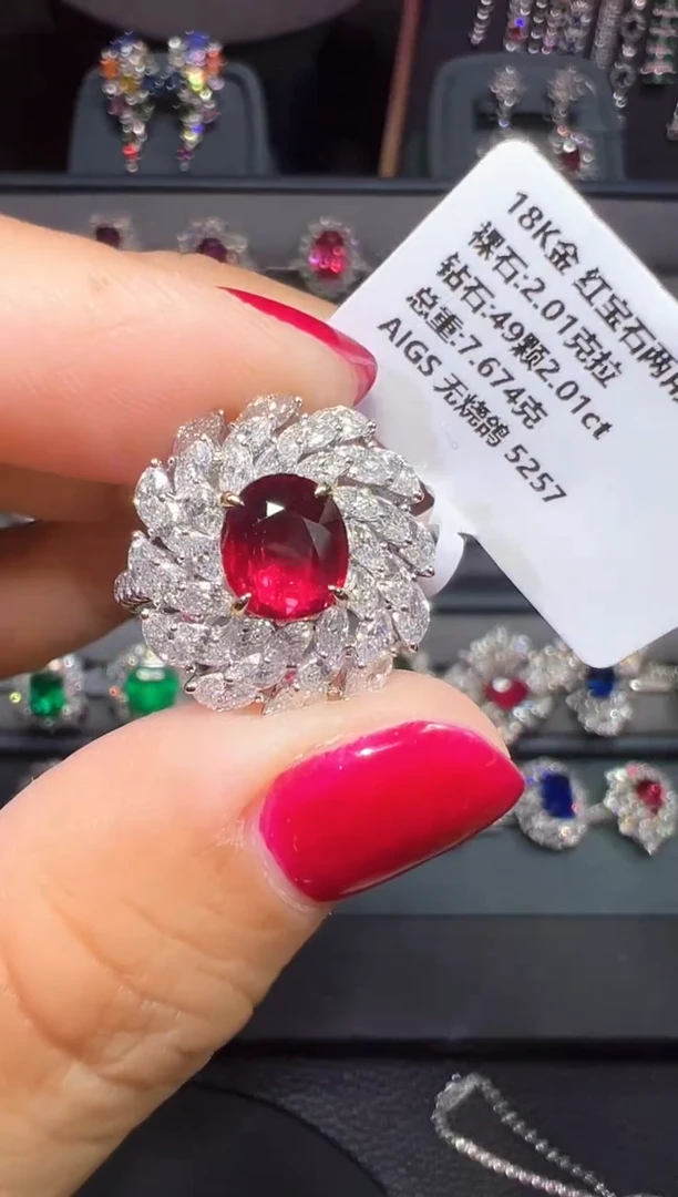 18K金镶嵌戒指红宝石AIGS 无烧鸽 2.01克拉