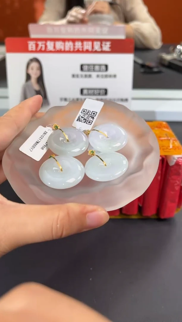 颈饰18K金镶嵌翡翠边城刀客/347968/多样性发一