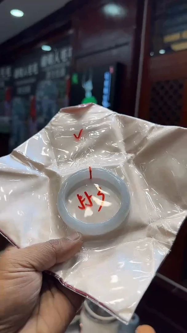 未镶嵌手镯翡翠手镯