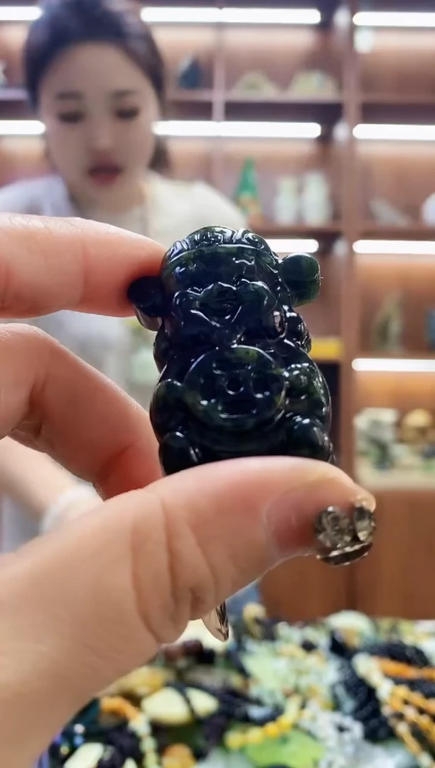 未镶嵌蛇纹石玉吊坠