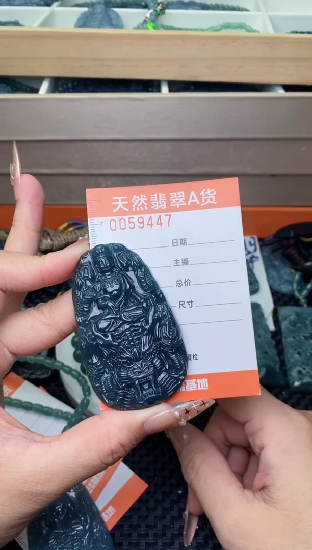 翡翠未镶嵌颈饰