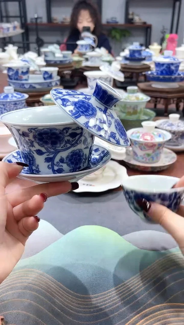 【闪购商品】320釉下彩仿古青花缠枝莲盖碗+1杯